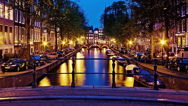 Амстердам канал