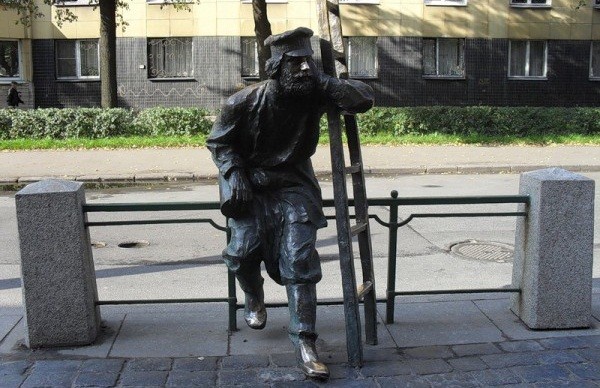 Памятник Фонарщику в Санкт-Петербурге