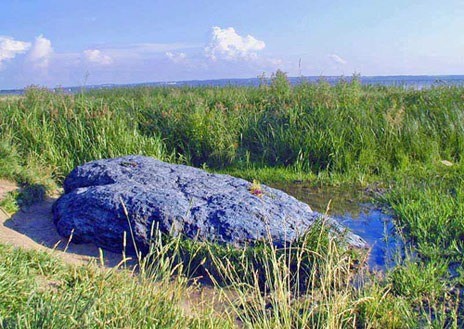 Синий камень в Ярославской области РФ